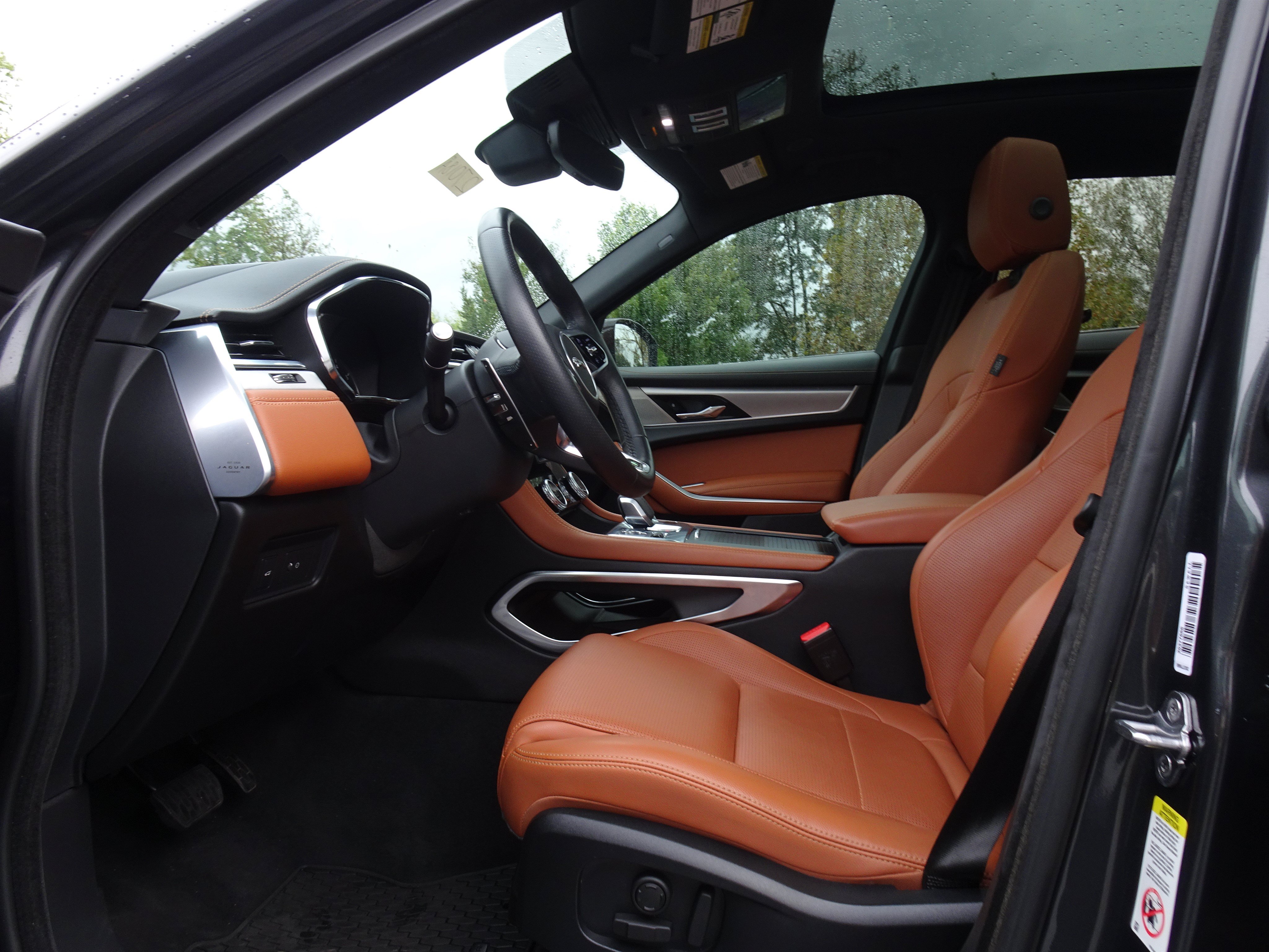 Certified 2023 Jaguar F-PACE R-Dynamic S AWD/4WD image 2