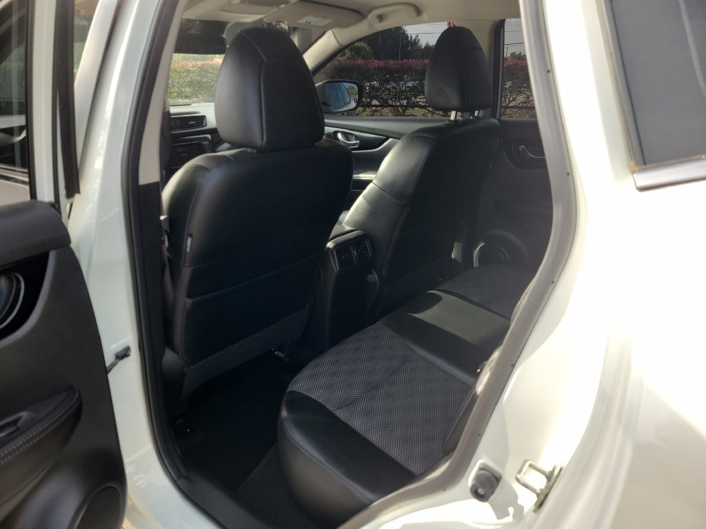 Certified 2022 Nissan Rogue Sport SV w/ Technology Package AWD/4WD image 9