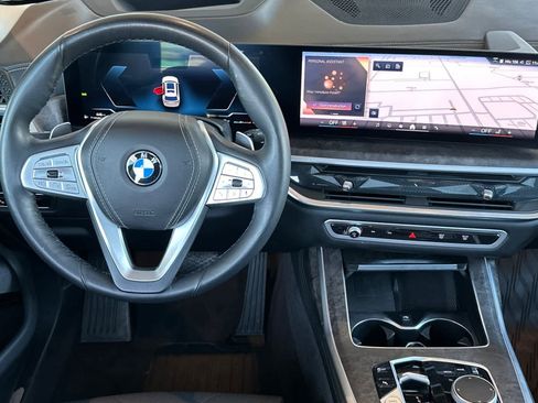 Used 2024 BMW X7 xDrive40i AWD/4WD image 14