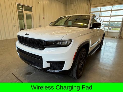 Used 2024 Jeep Grand Cherokee L Altitude AWD/4WD image 13