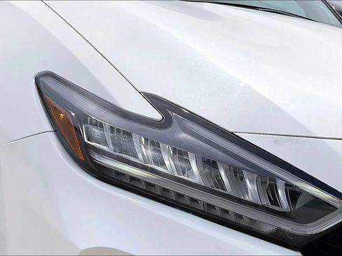 Used 2023 Nissan Maxima SL FWD image 38
