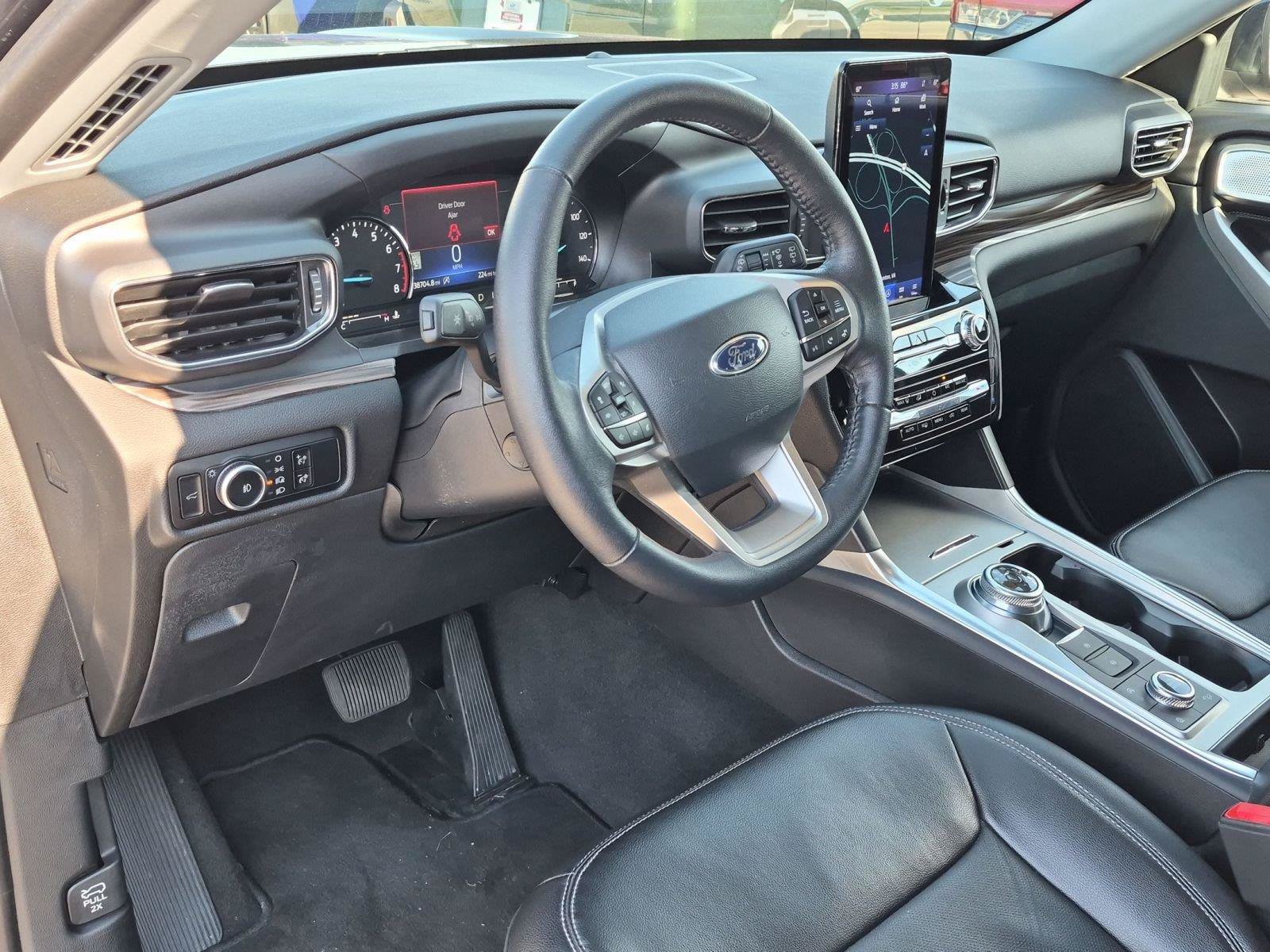 Used 2024 Ford Explorer Limited w/ Limited Technology Package AWD/4WD image 10