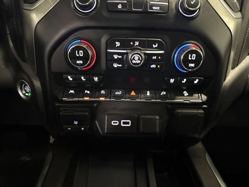 Used 2019 Chevrolet Silverado 1500 LTZ AWD/4WD image 5