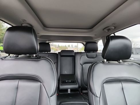 Used 2023 Jeep Grand Cherokee Limited image 19