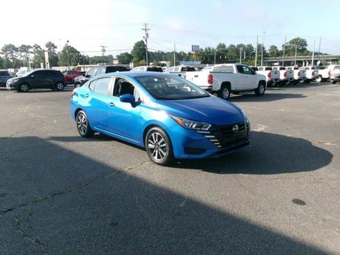 Used 2024 Nissan Versa SV FWD image 4