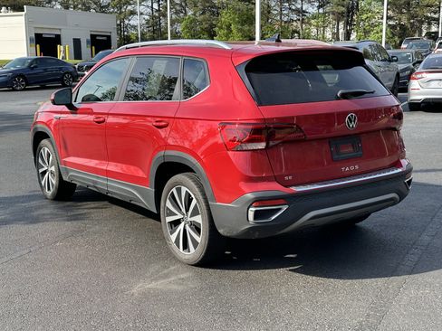 Used 2023 Volkswagen Taos SE w/ Panoramic Sunroof Package image 11