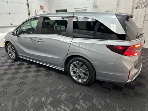Used 2025 Honda Odyssey Touring image 6