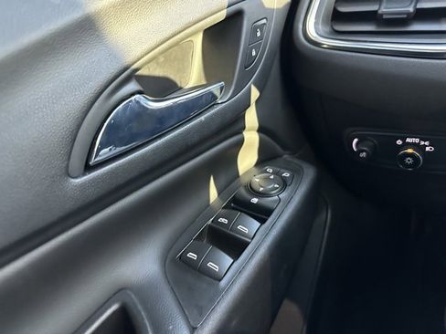 Used 2024 Chevrolet Equinox LT image 44