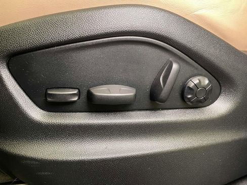 Used 2025 Porsche Cayenne Coupe image 17