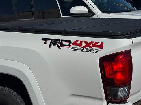 Used 2016 Toyota Tacoma TRD Sport w/ Towing Package AWD/4WD image 7