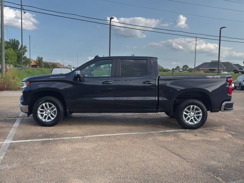 Used 2023 Chevrolet Silverado 1500 LT AWD/4WD image 5