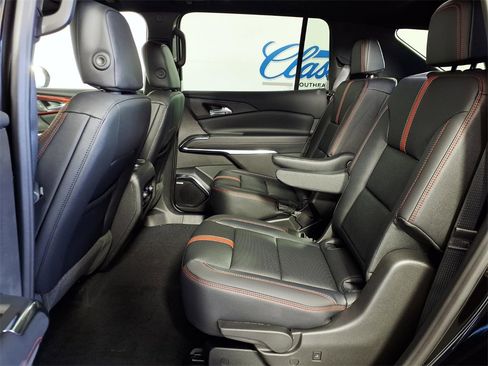 New 2026 Chevrolet Traverse RS image 8