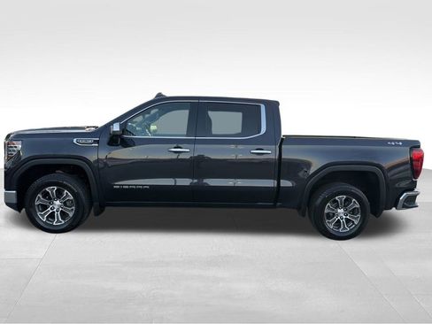 Used 2025 GMC Sierra 1500 SLT image 2