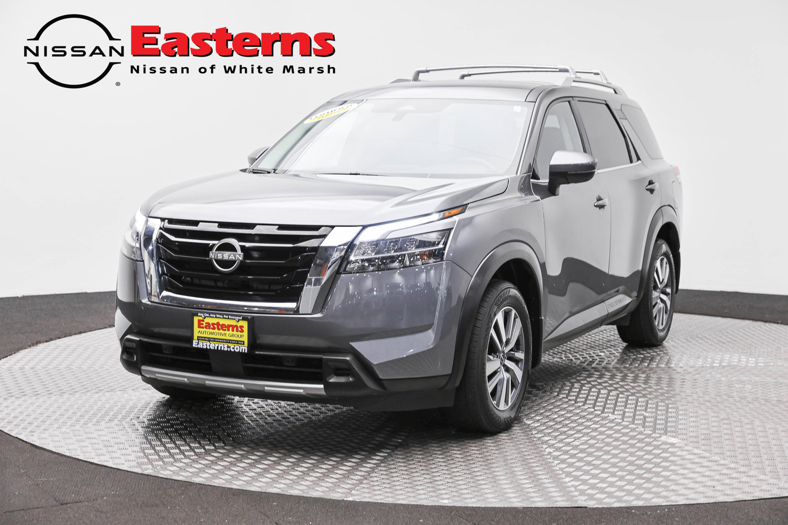 Used 2024 Nissan Pathfinder SL AWD/4WD image 1