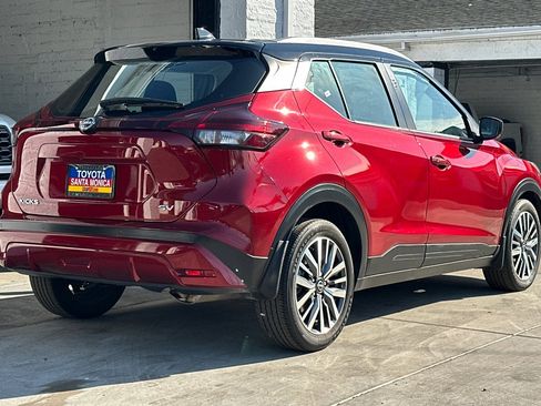 Used 2023 Nissan Kicks SV image 4