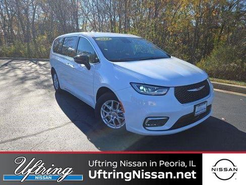 Used 2024 Chrysler Pacifica Touring-L FWD image 1