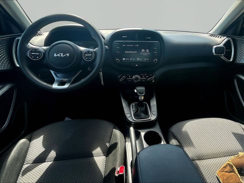 Used 2025 Kia Soul LX w/ LX Technology Package FWD image 15