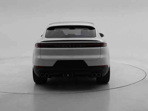 Used 2024 Porsche Cayenne Coupe image 9