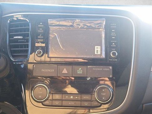 Used 2017 Mitsubishi Outlander ES image 11