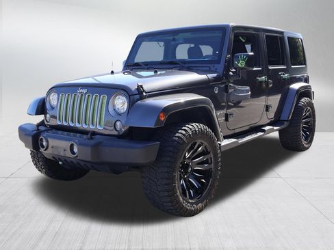 Used 2017 Jeep Wrangler Unlimited Sahara w/ Connectivity Group AWD/4WD image 3