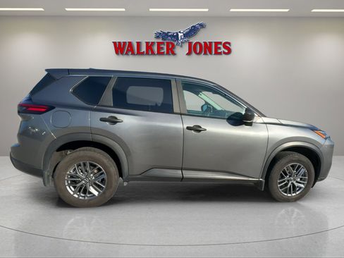 Used 2024 Nissan Rogue S image 2