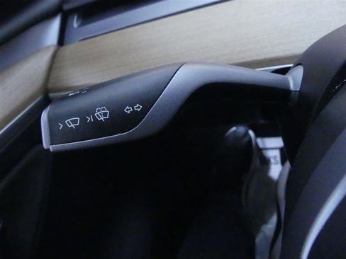 Used 2023 Tesla Model Y AWD image 18