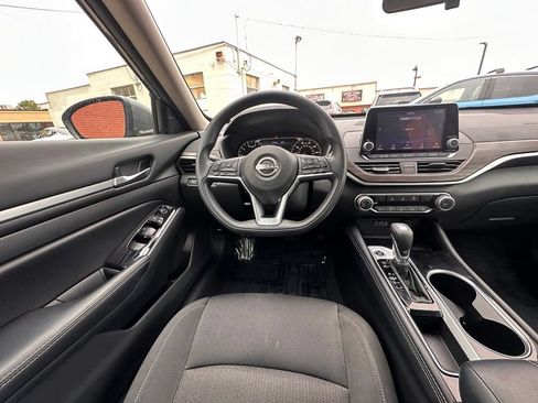 Certified 2023 Nissan Altima 2.5 SV FWD image 18