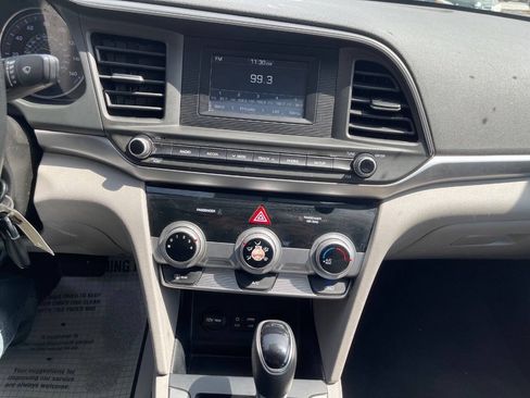 Used 2019 Hyundai Elantra SE FWD image 17