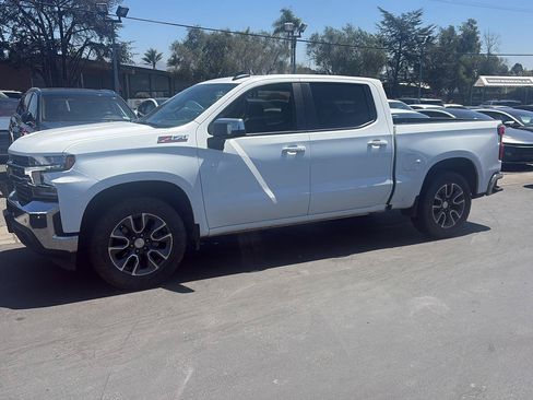 Used 2022 Chevrolet Silverado 1500 LT w/ Z71 Off-Road Package AWD/4WD image 2