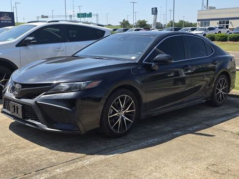 Used 2021 Toyota Camry SE FWD image 12