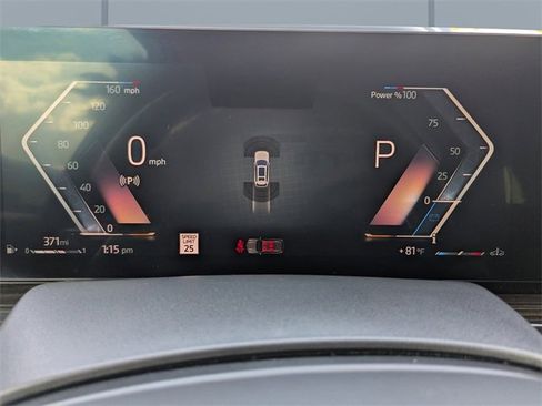 Used 2023 BMW X7 xDrive40i w/ Executive Package image 32