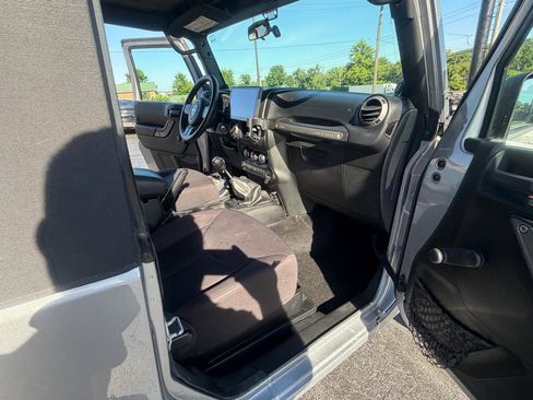 Used 2014 Jeep Wrangler Sport AWD/4WD image 31
