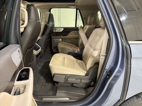 Used 2023 Lincoln Navigator L Reserve AWD/4WD image 12