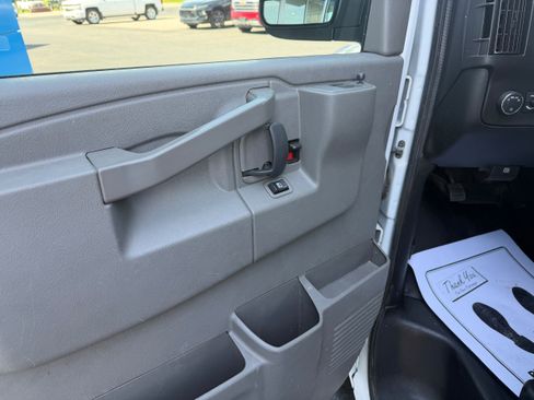 Used 2019 GMC Savana 2500 w/ Enhanced Convenience Package RWD image 12