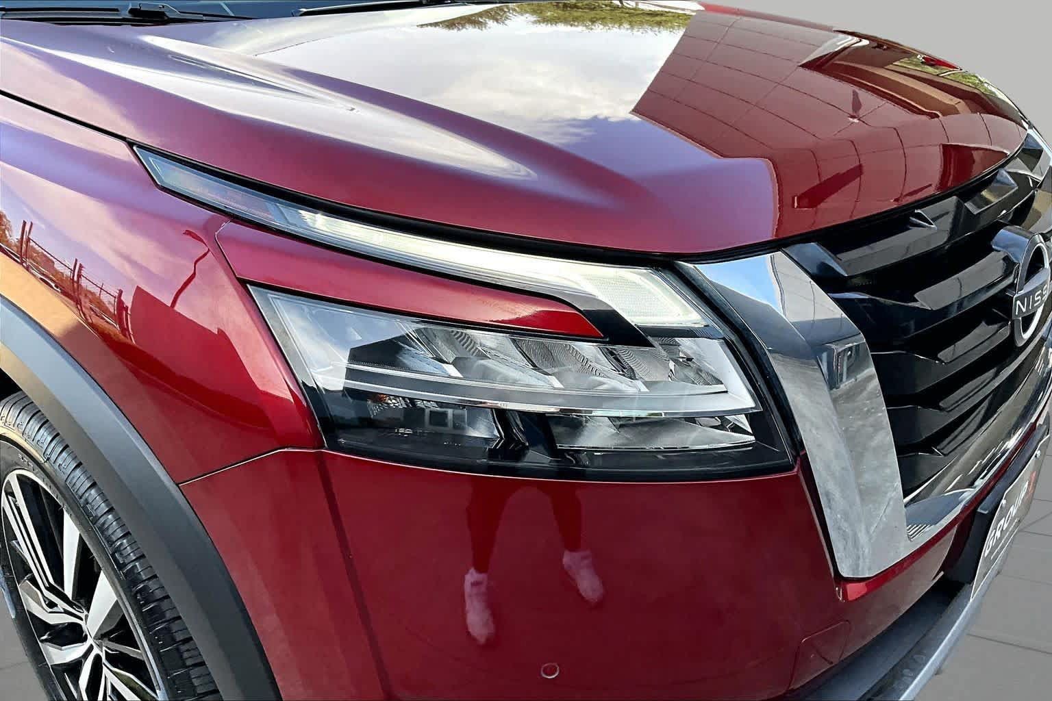 Certified 2023 Nissan Pathfinder Platinum FWD image 28