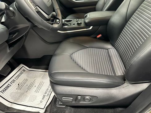 Used 2025 Toyota Highlander XSE image 13