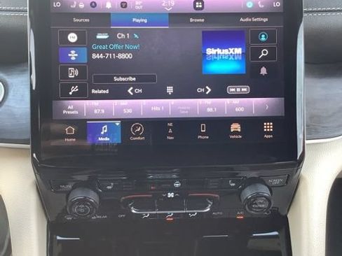 Certified 2023 Jeep Grand Cherokee Limited AWD/4WD image 30