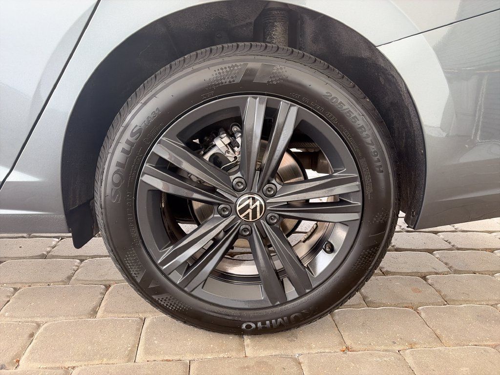 Certified 2024 Volkswagen Jetta SE FWD image 35
