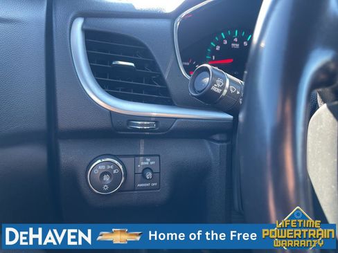 Used 2017 Chevrolet Traverse Premier FWD image 17