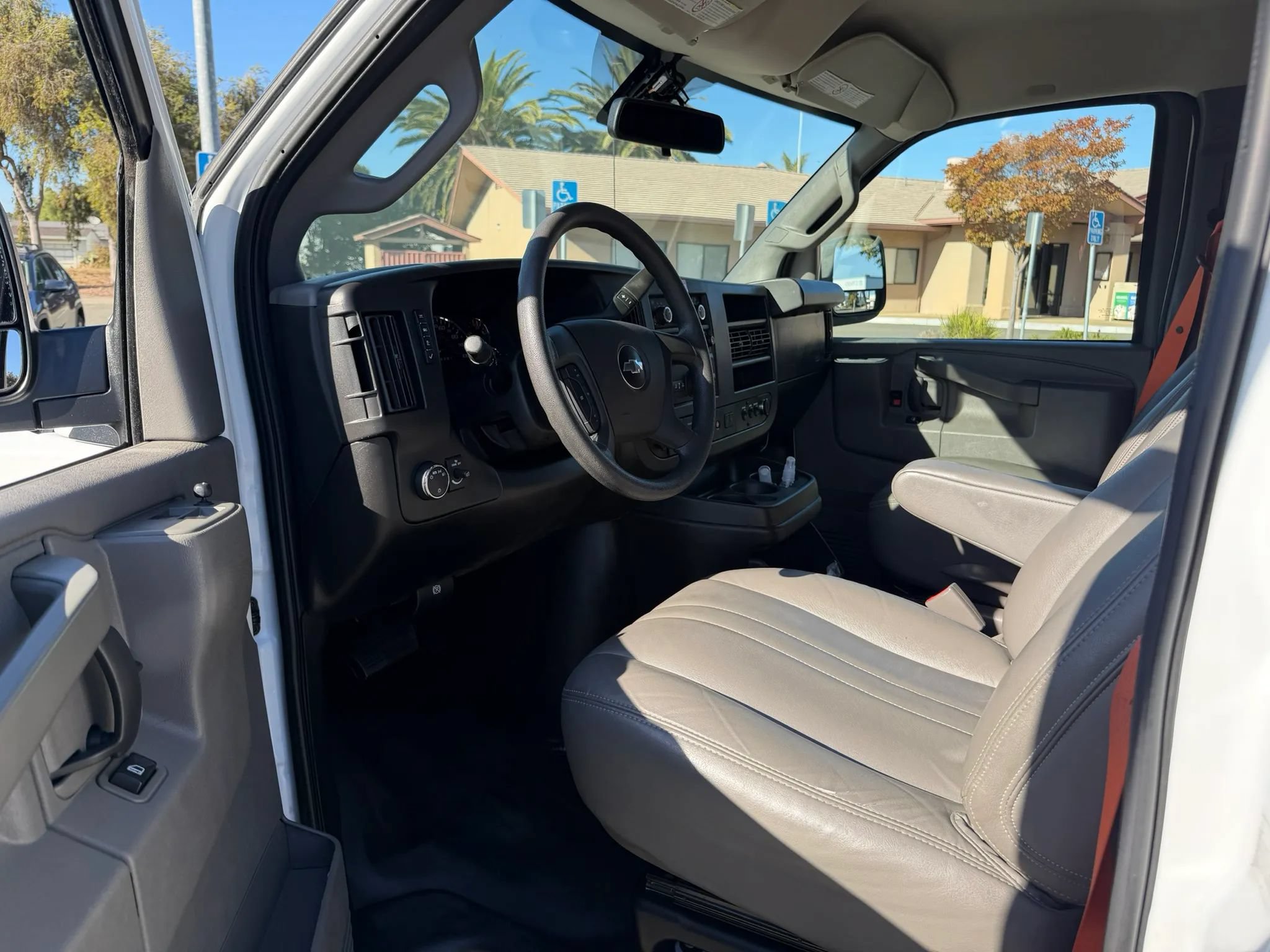 Used 2019 Chevrolet Express 2500 w/ Driver Convenience Package RWD image 7
