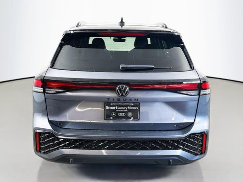 Used 2026 Volkswagen Tiguan SE R-Line AWD/4WD image 6