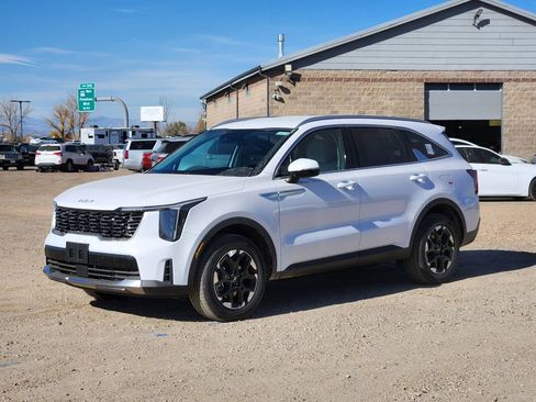 New 2026 Kia Sorento S image 4