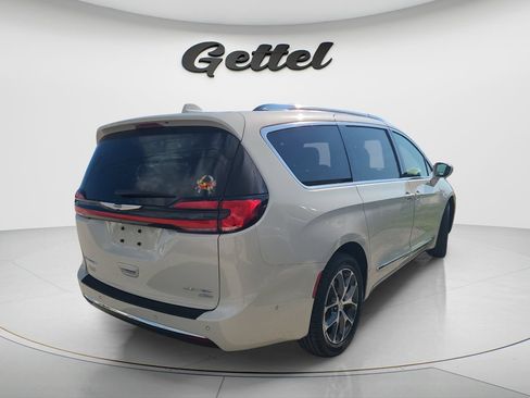 Used 2021 Chrysler Pacifica Limited w/ Premium & Safety Sphere Group AWD/4WD image 3
