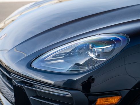 New 2026 Porsche Macan AWD/4WD image 30