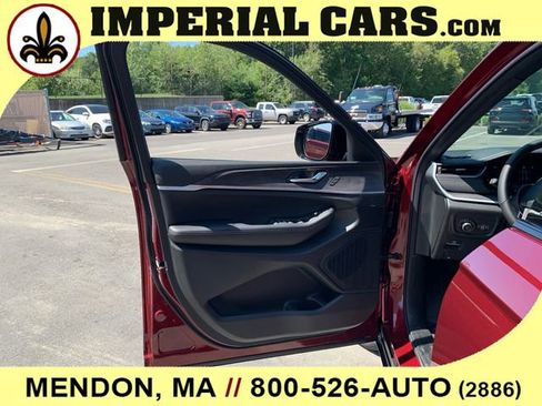 New 2025 Jeep Grand Cherokee Limited w/ Black Appearance Package image 18