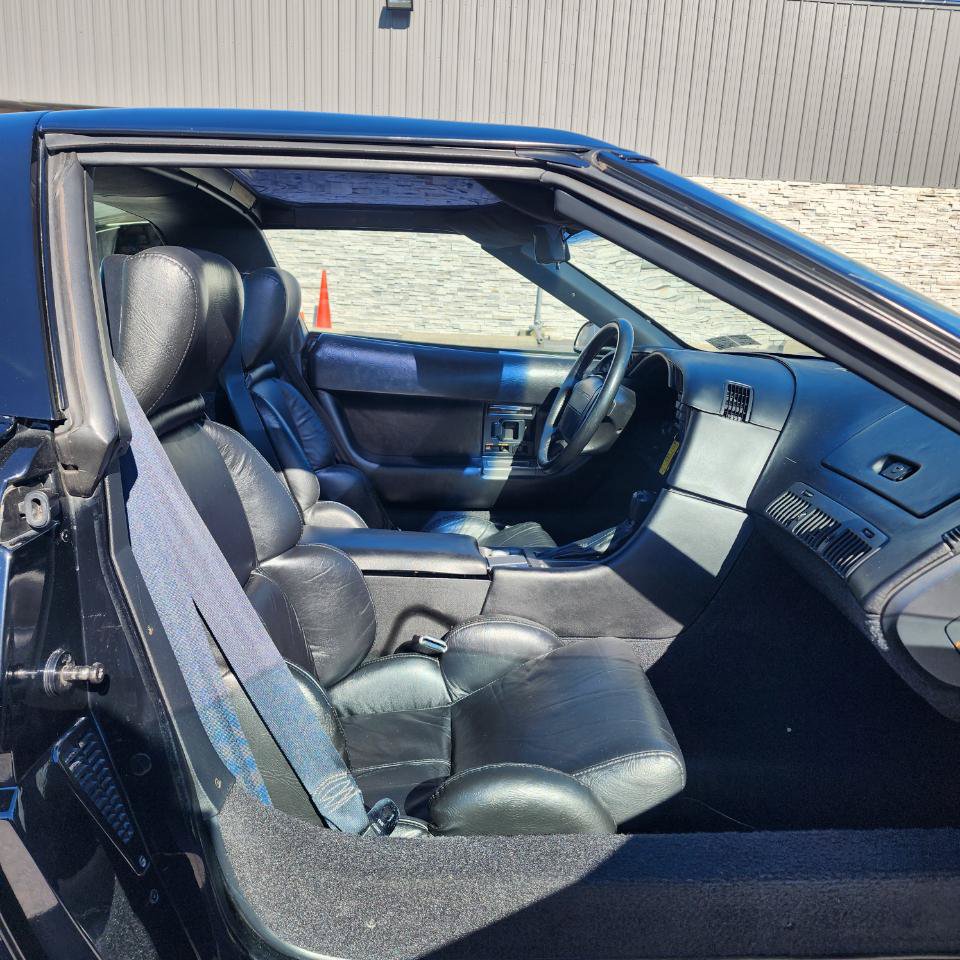 Used 1990 Chevrolet Corvette Coupe RWD image 10
