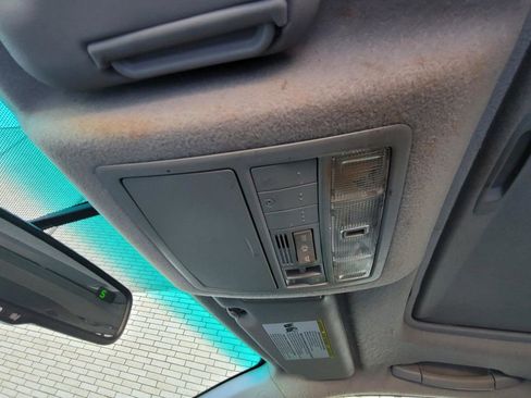 Used 2011 Toyota Highlander SE image 26