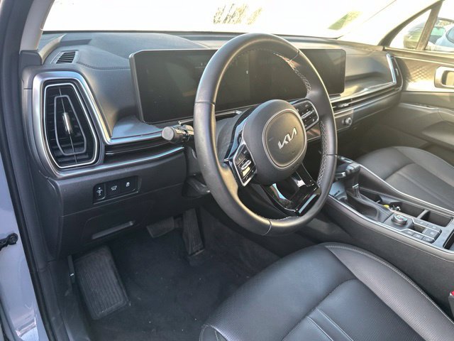 Used 2025 Kia Sorento EX w/ Panoramic Sunroof Package FWD image 13