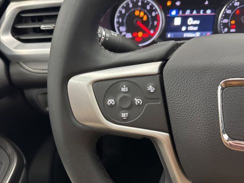 Used 2023 GMC Acadia SLT image 12