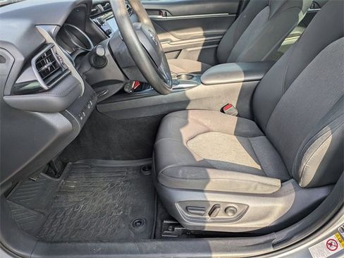 Used 2019 Toyota Camry LE image 11